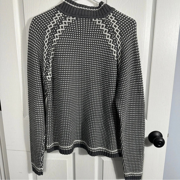 Liz Claiborne size M cotton blend sweater, gray/white. Great condition. - Picture 9 of 10